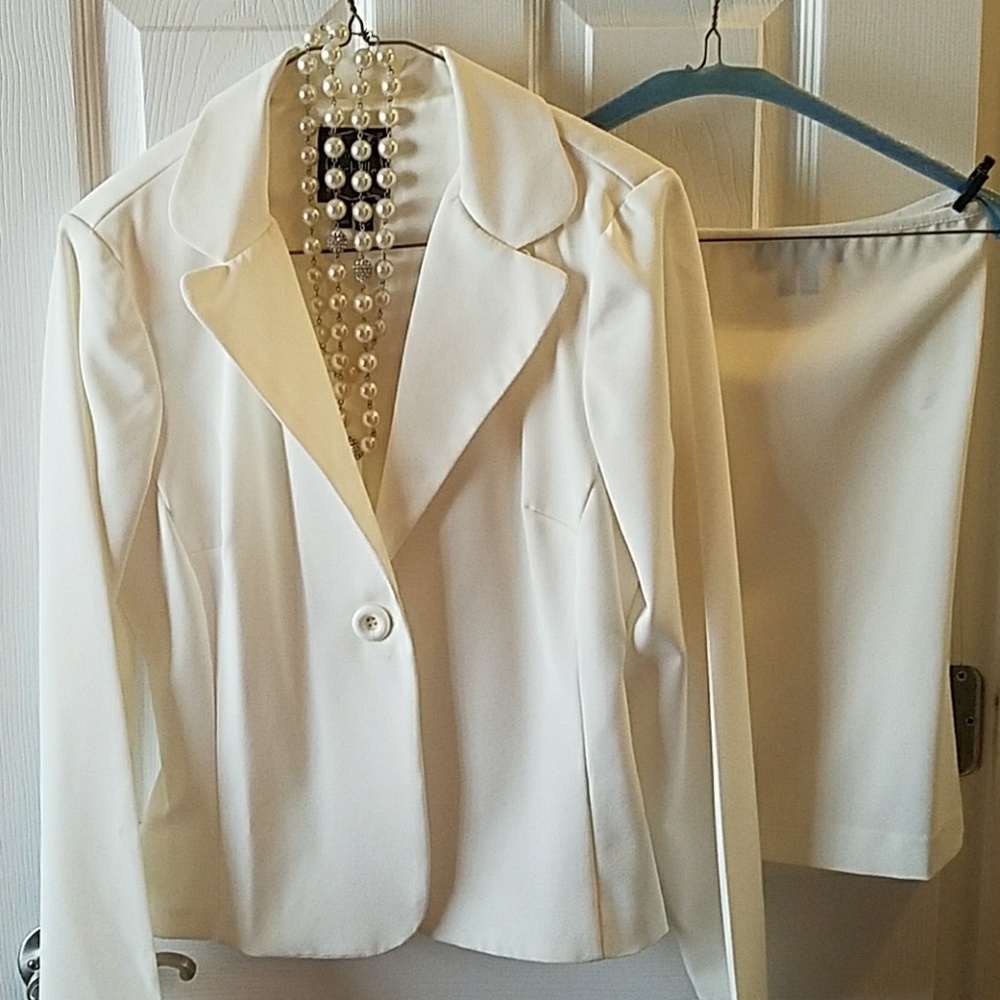 Suit - Picture 3 of 3